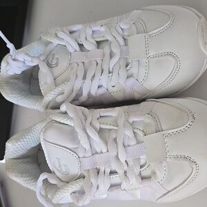 Cheer shoes